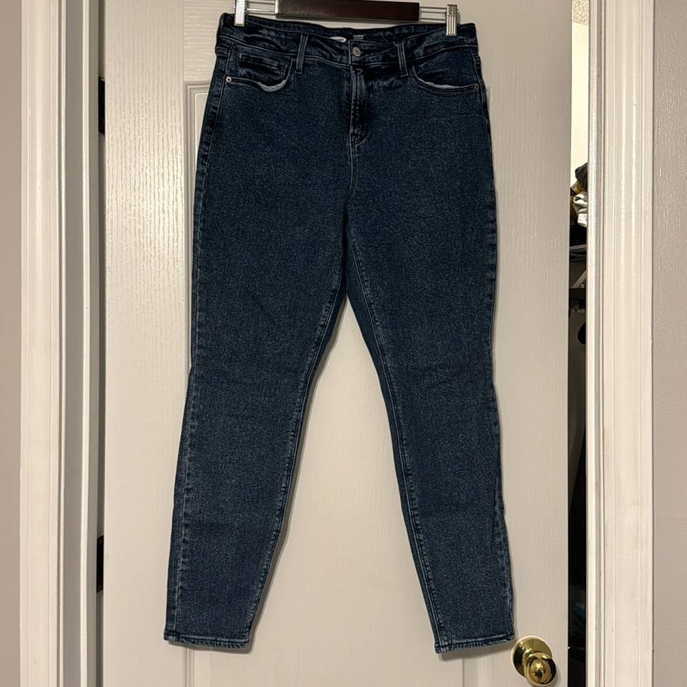 Used Old Navy brand stretchy skinny jeans